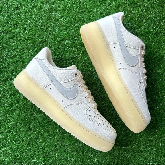 Nike Air Force 1 ‘07 Summit White / Pure Platinum Stars - Picture 7 of 8